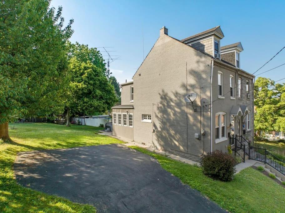 Rare City Home W/ Backyard Fire-Pit & Hottub Lancaster Buitenkant foto